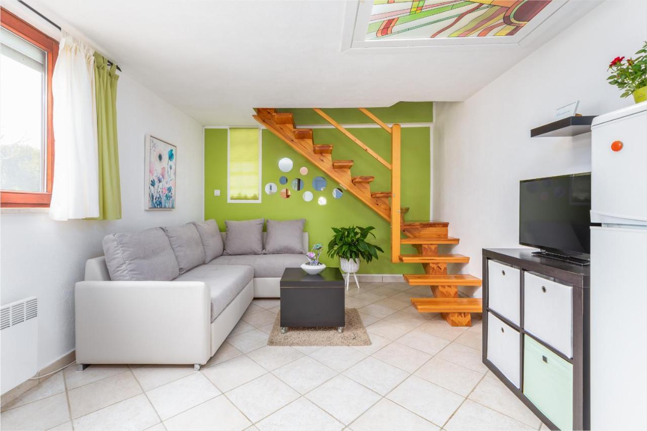 Holiday Home Nadia พูลา ภายนอก รูปภาพ