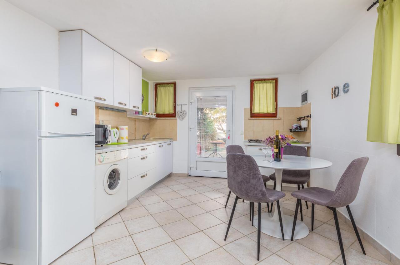 Holiday Home Nadia พูลา ภายนอก รูปภาพ