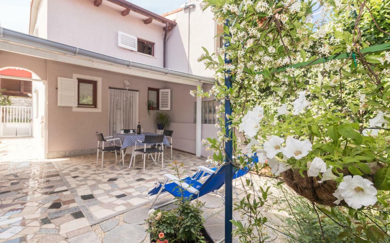Holiday Home Nadia พูลา ภายนอก รูปภาพ